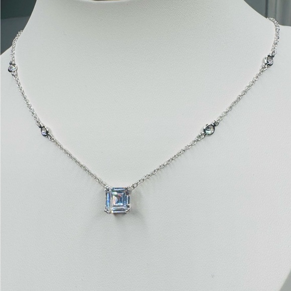 Elegant 18K and Sterling Silver Necklace with Crystal Pendant - Picture 1 of 8